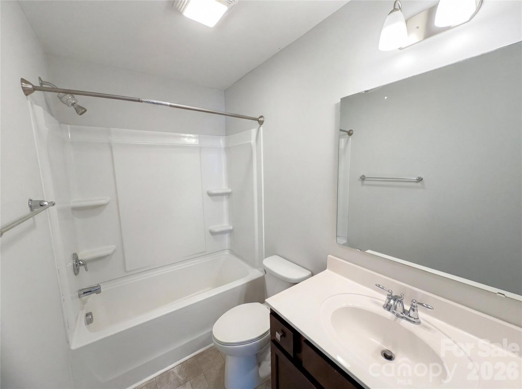 River Falls, Lowell community