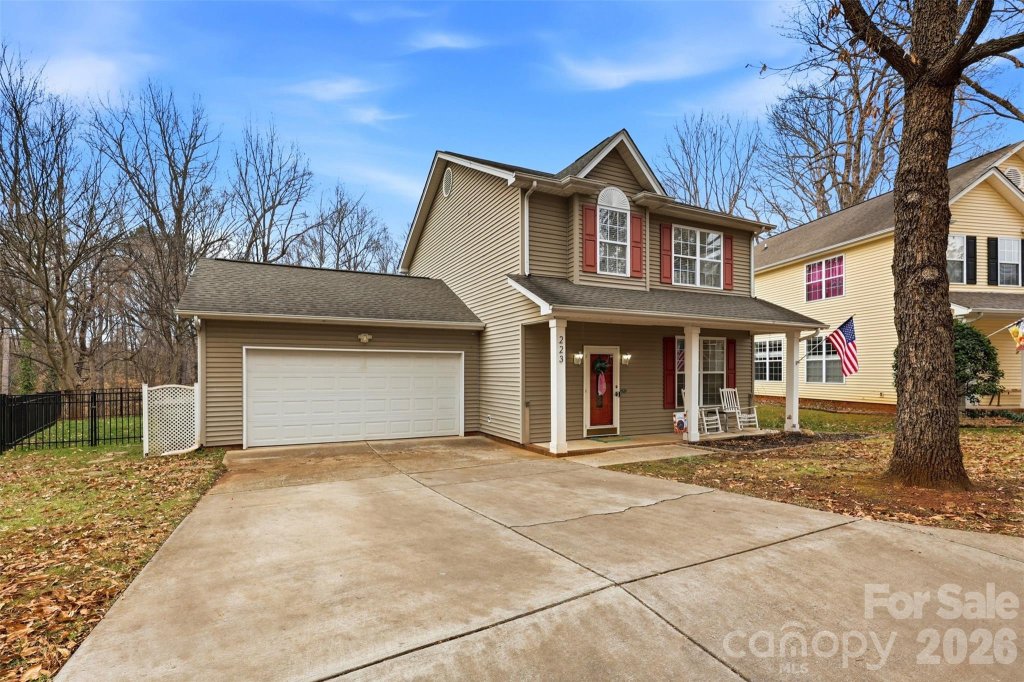 Adams Bluff, Belmont community