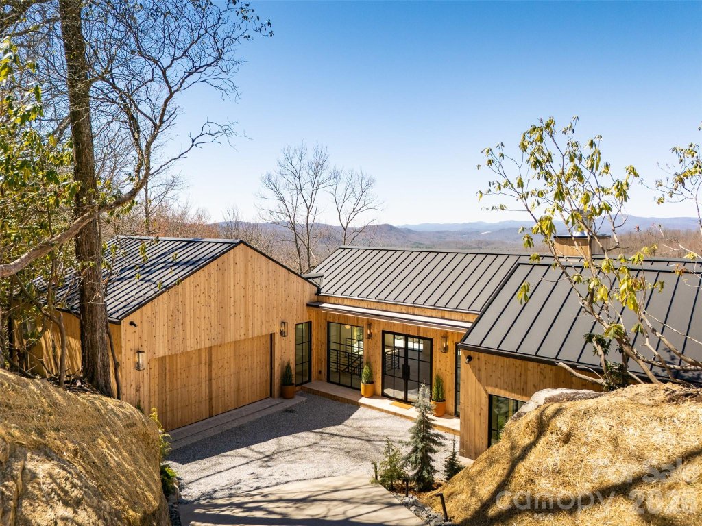 1882 Connestee Trail