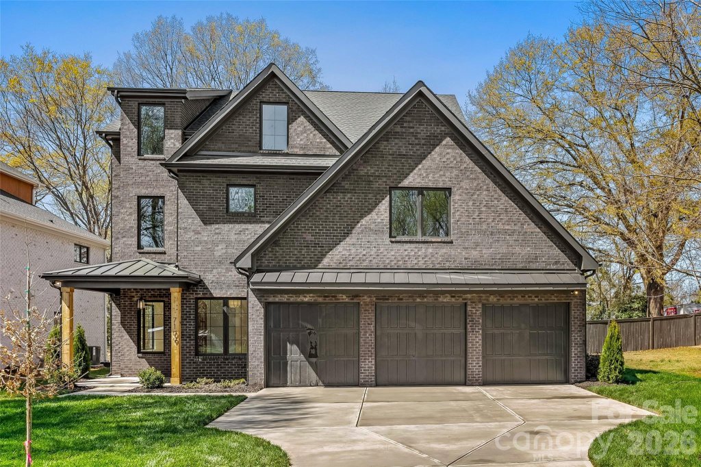 Crown Colony, Charlotte community