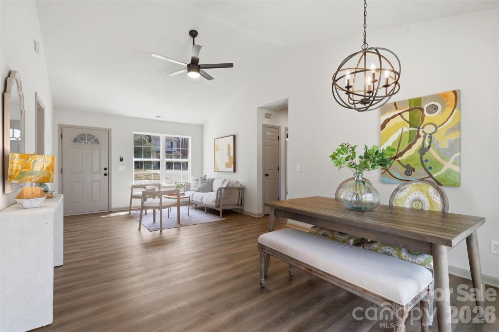 Eagle Nest, Charlotte community