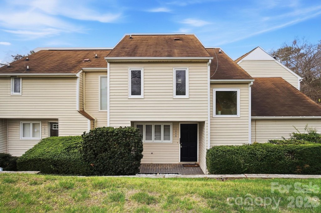 1648 Hollow Drive