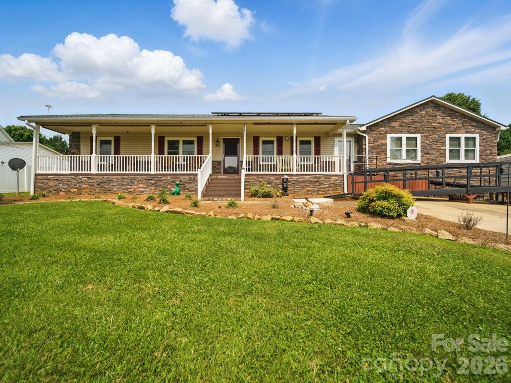 Pilots Ridge, Bessemer City community