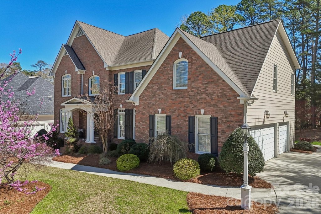 Lexington, Charlotte community