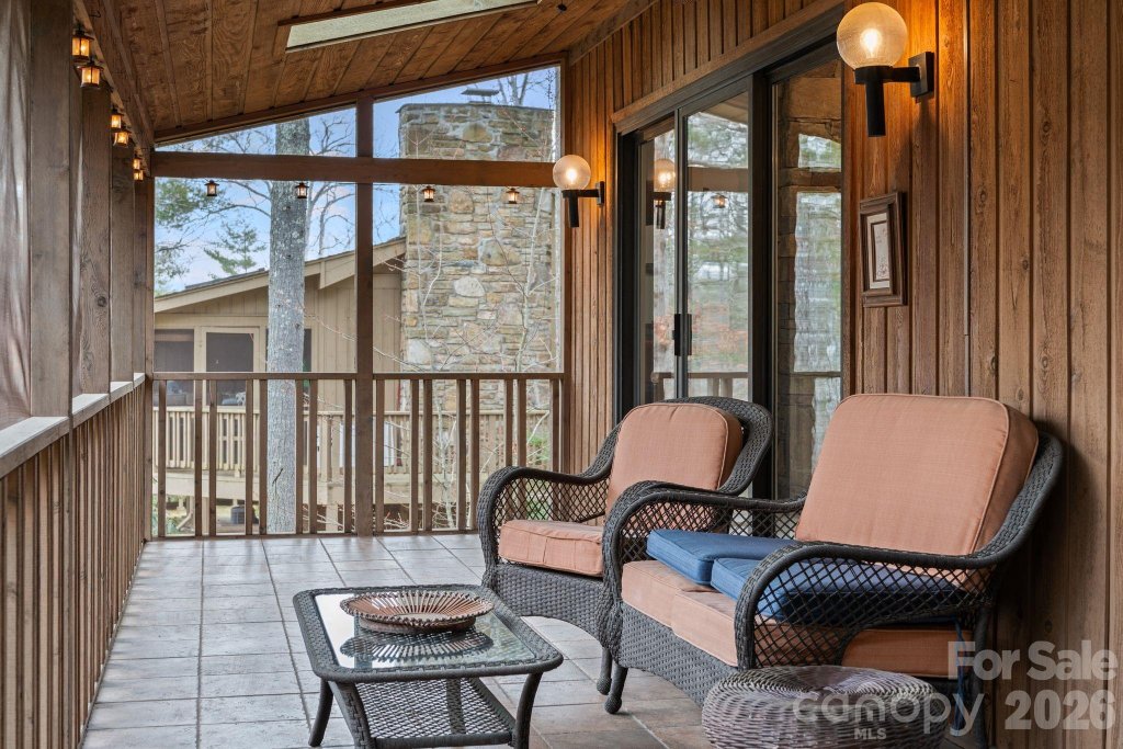 301 N Scarlet Oak Lane