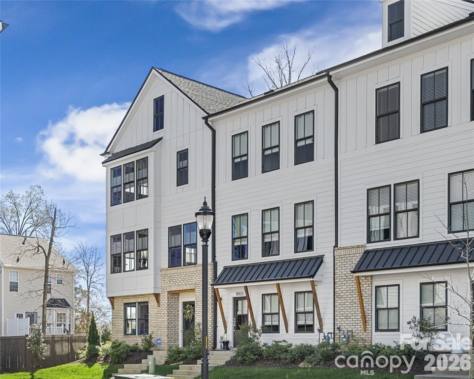Elm Terraces, Charlotte community
