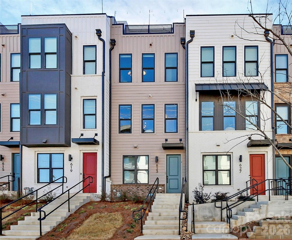 623 W Tremont Avenue