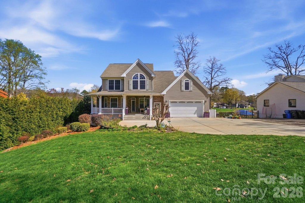 Regency Lake Village, Mooresville community