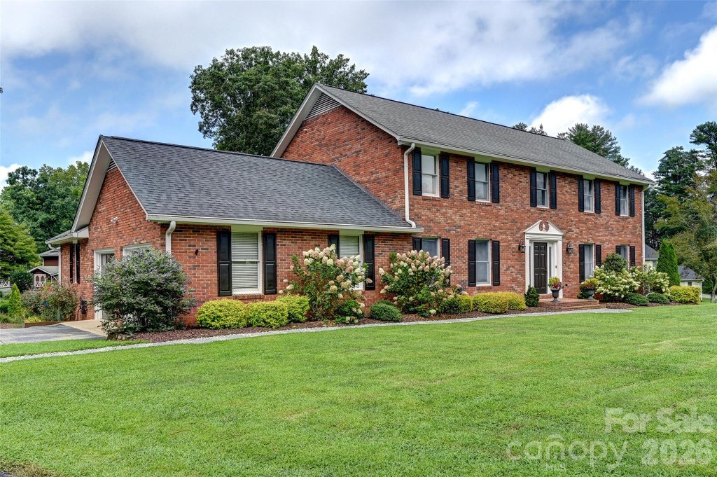 Crooked Creek, Hendersonville community