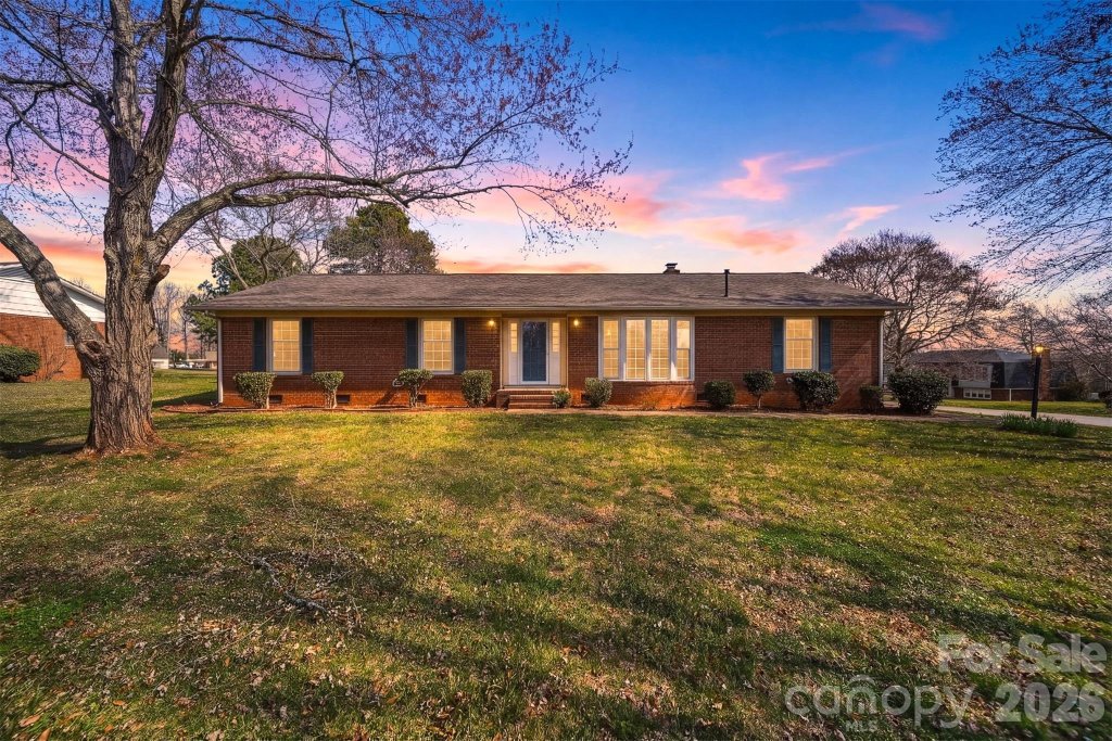 Olde Well South, Hickory community