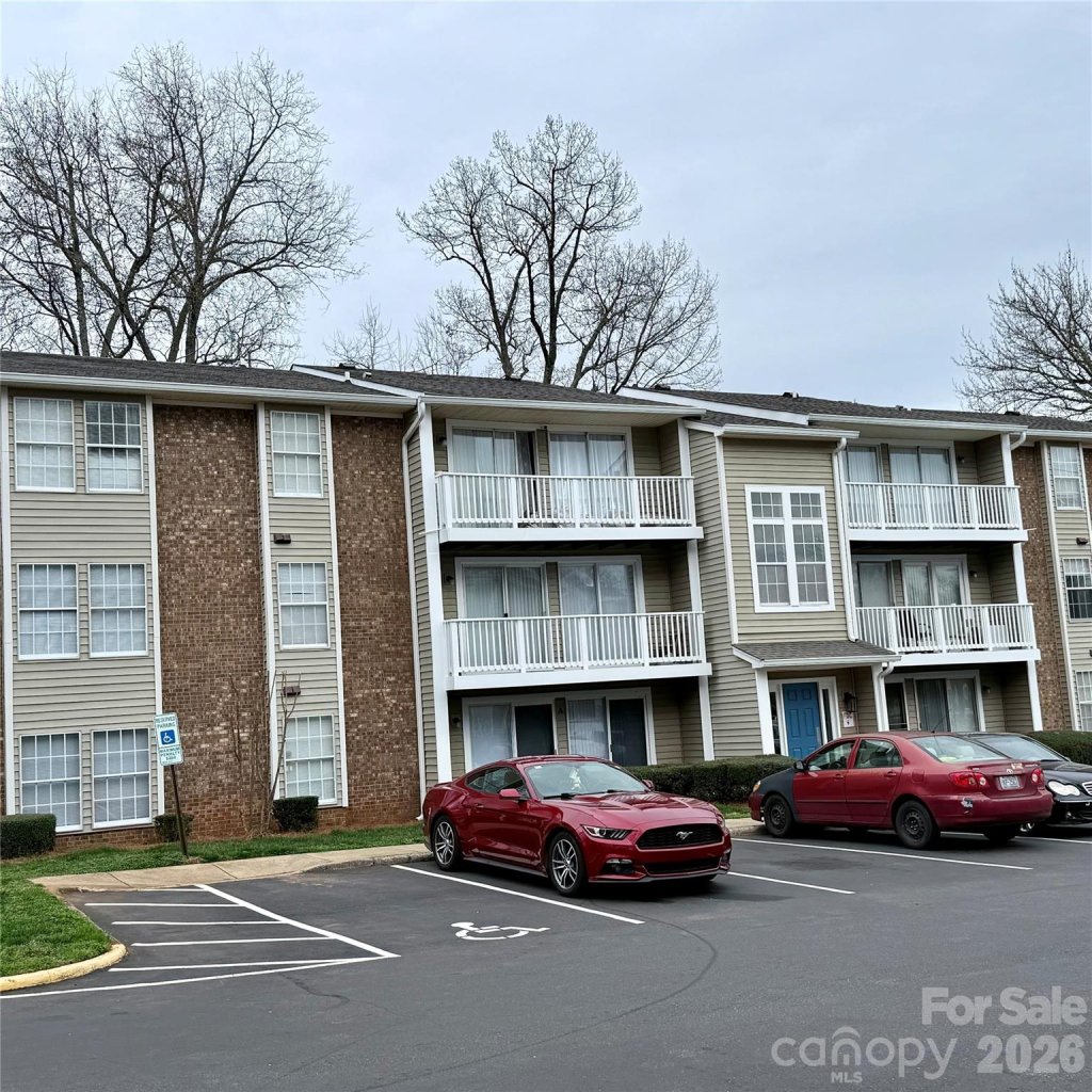 Colville II, Charlotte community