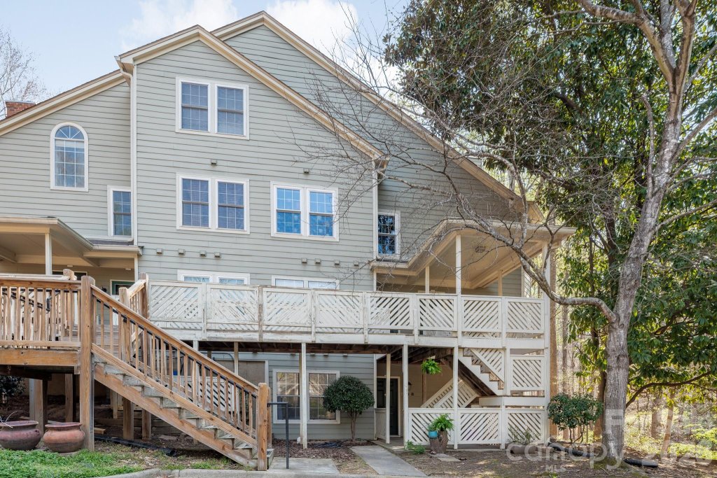 Bennington Woods, Charlotte community