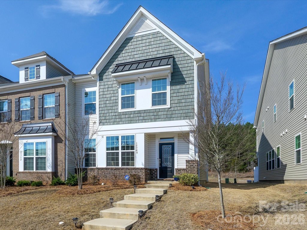 15748 Country House Street