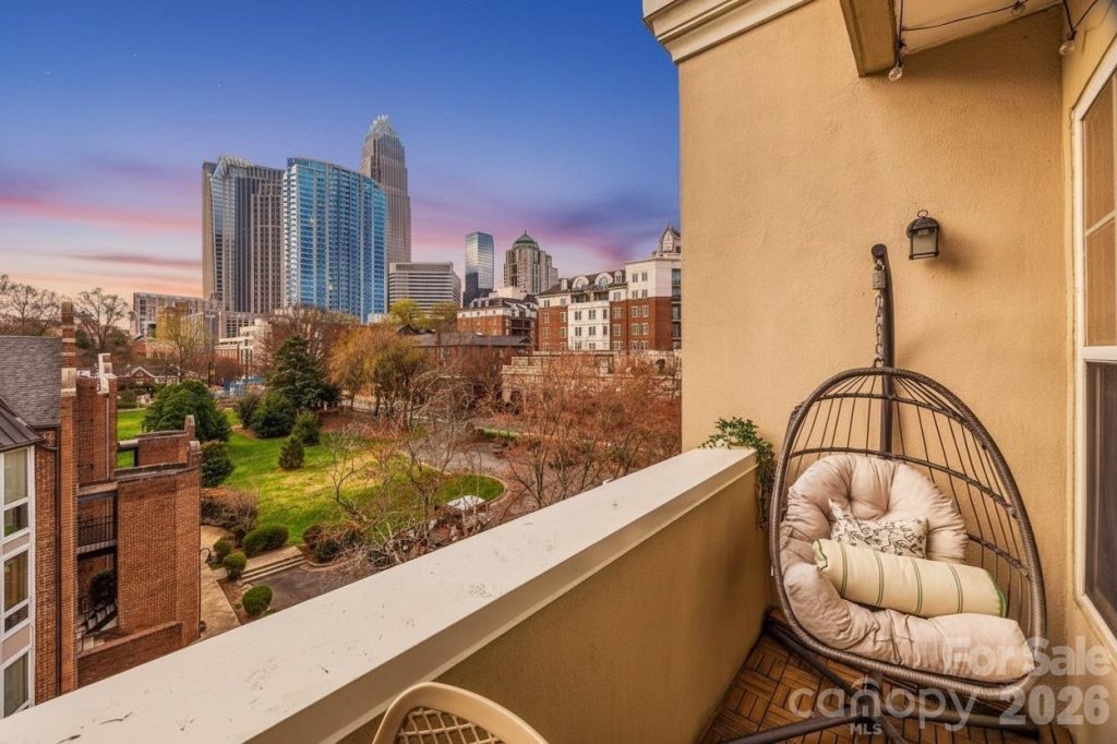 Park Plaza, Charlotte community