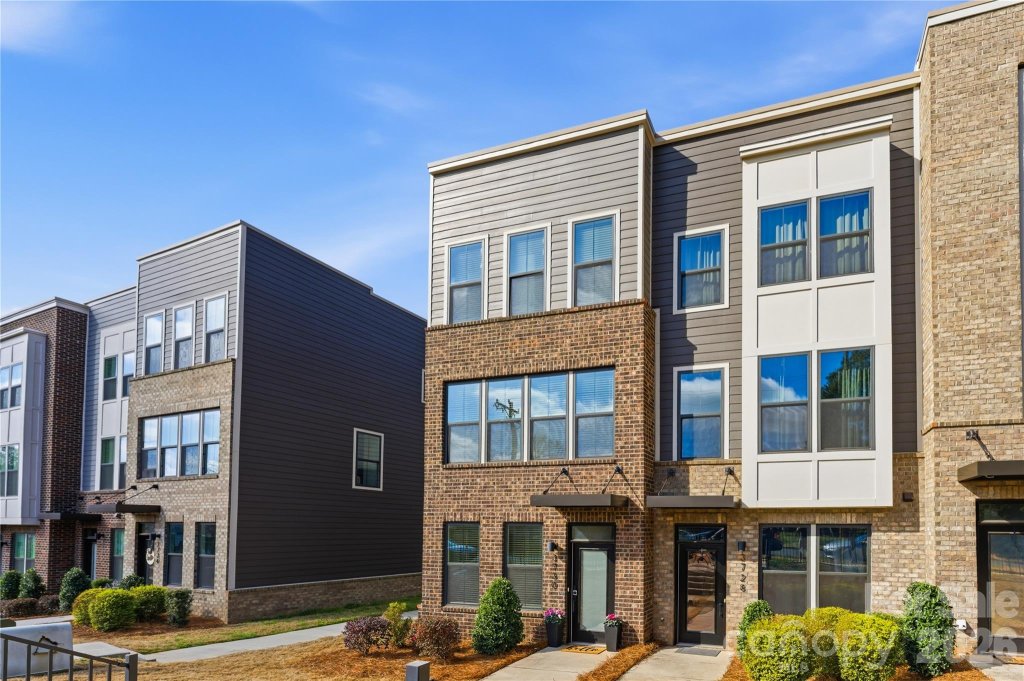 3730 Ellington Street