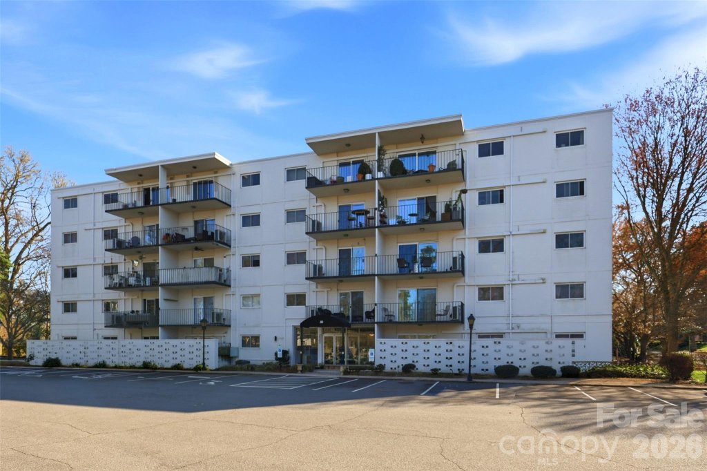 2503 Roswell Avenue 302