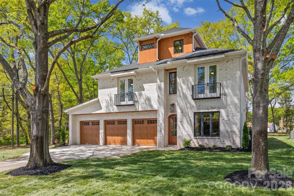 Crown Colony, Charlotte community