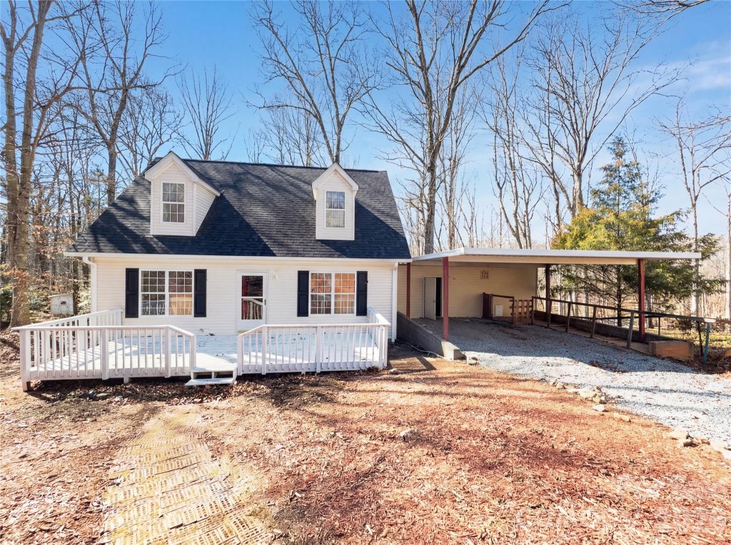 Lake Forest, Iron Station community