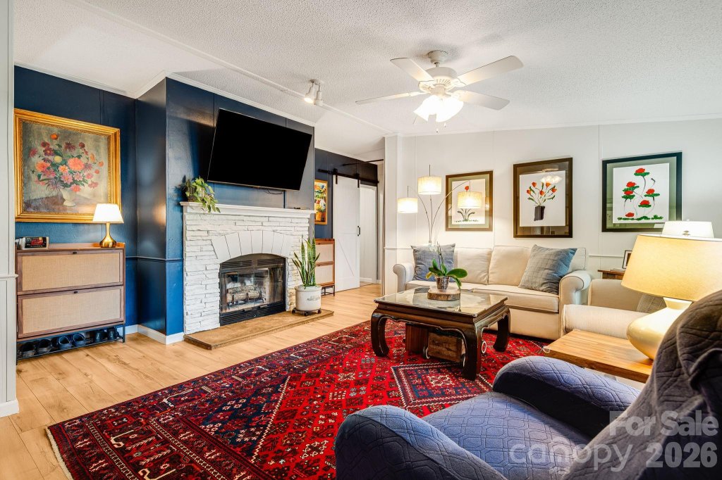 Clear Creek Meadows, Hendersonville community