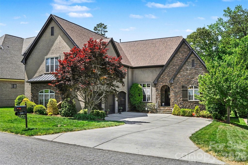 Treetops At Cowans Ford, Stanley community