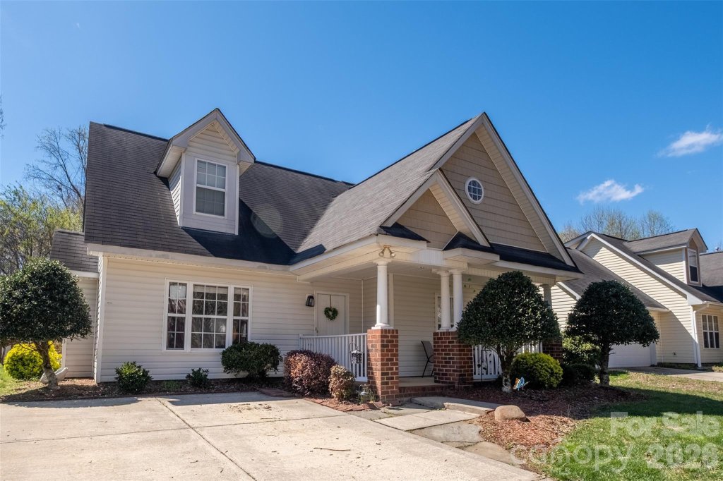 Stonegate Farms, Huntersville community