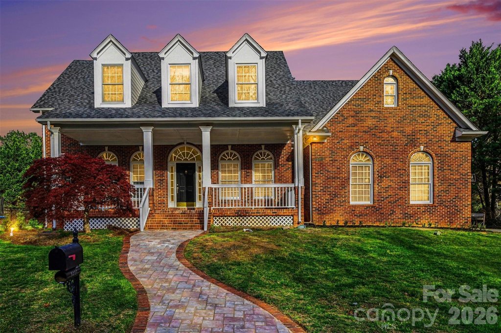 Willow Creek, Waxhaw community