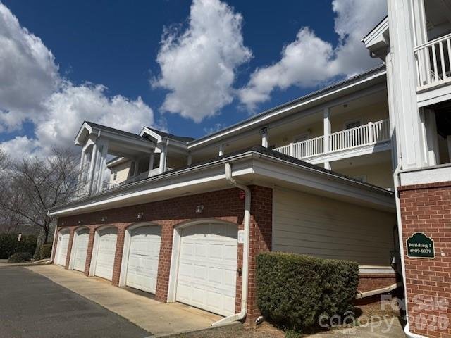 8913 Meadow Vista Road