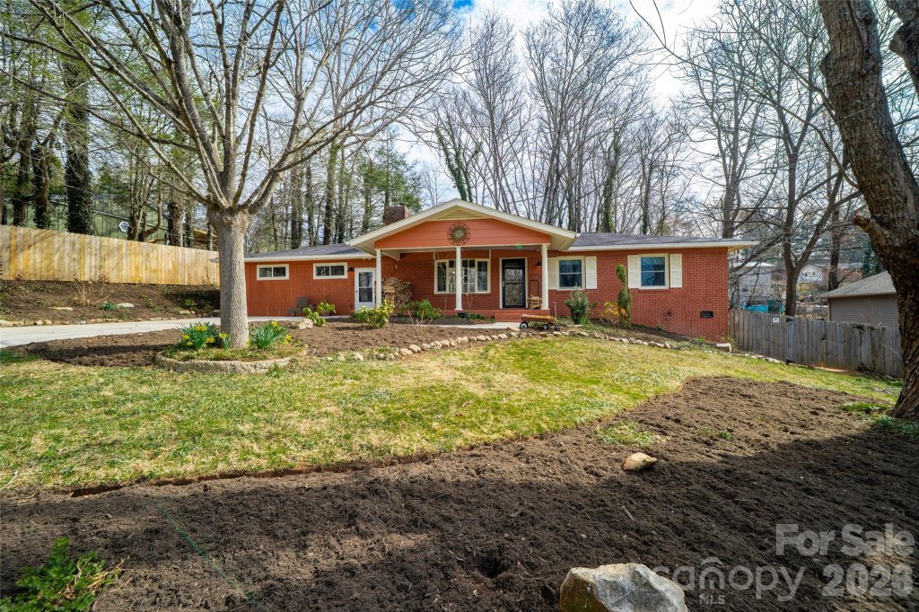 Royal Pines, Arden community