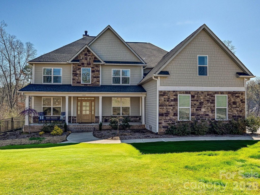 1052 Lakefront Woods