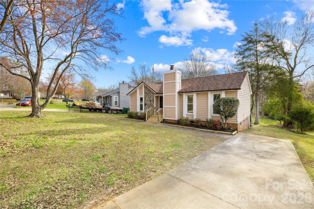 Mill Valley, Charlotte community