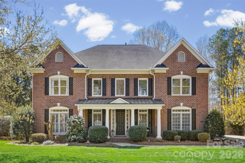 Bridgehampton, Charlotte community