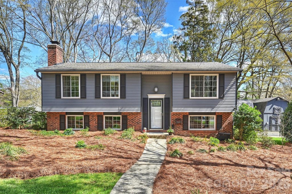 Shadow Lake, Charlotte community