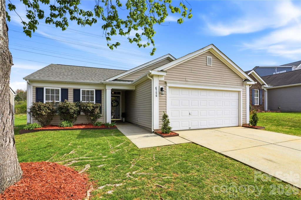 Oakdale Green, Charlotte community