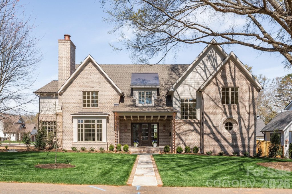 221 N Canterbury Road