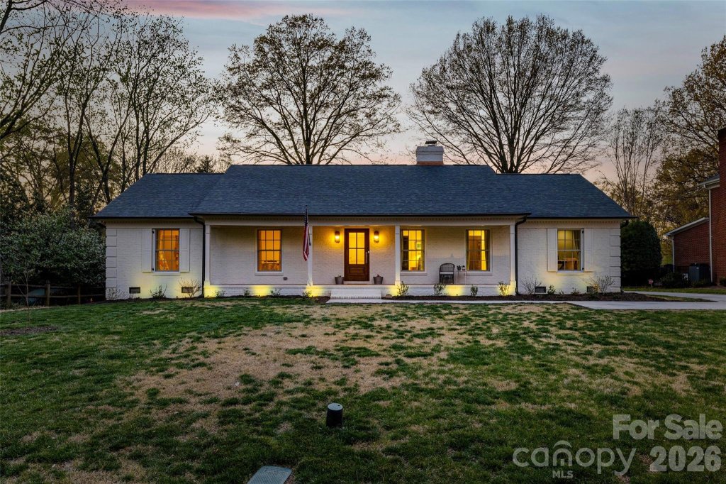 Governors Square, Charlotte community