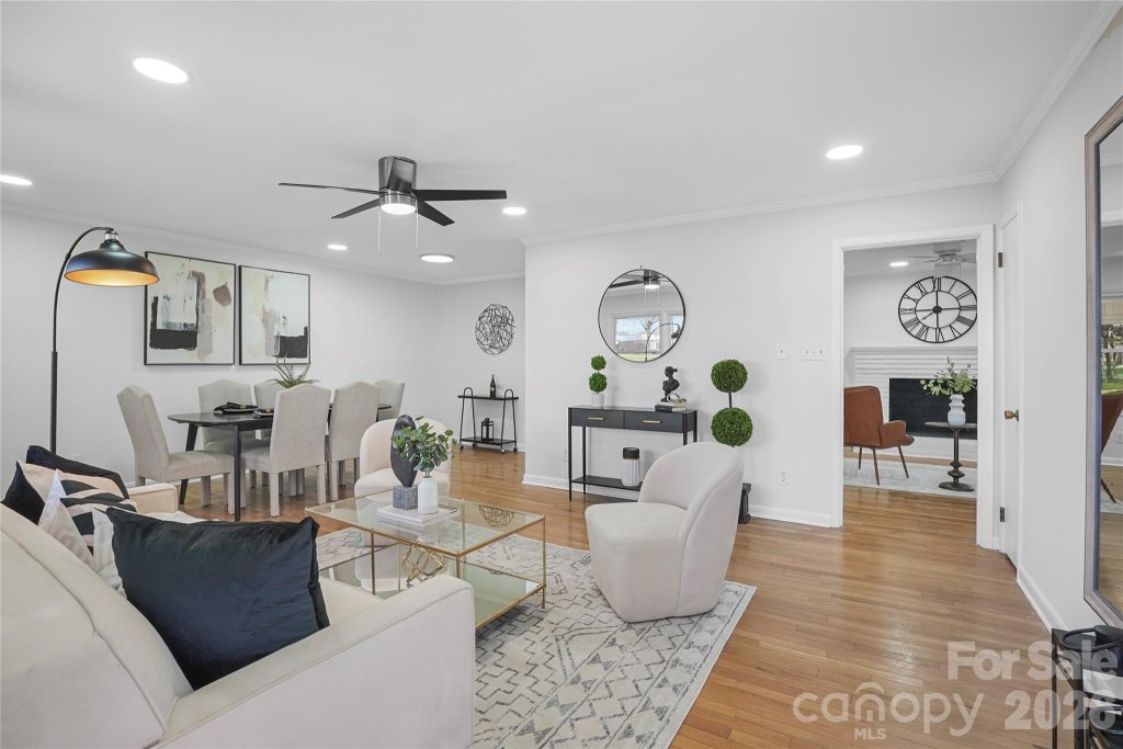 White Oaks, Mooresville community