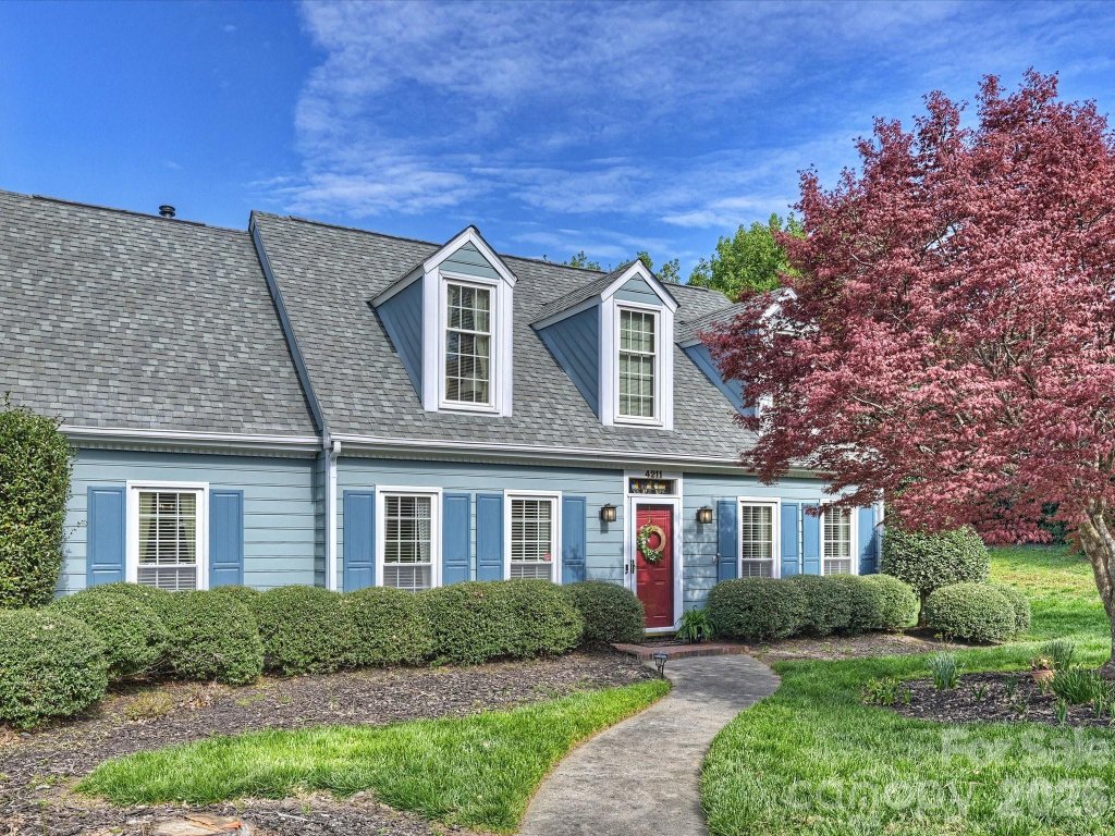 Carmel Hollow, Charlotte community