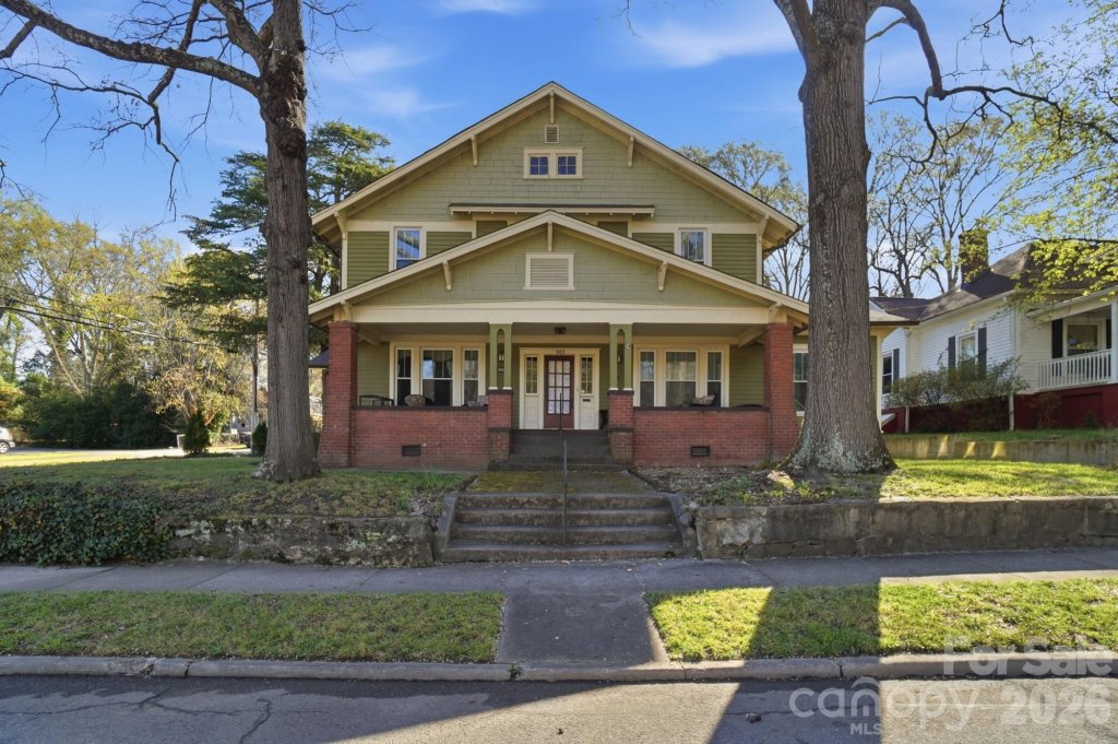 York Chester, Gastonia community