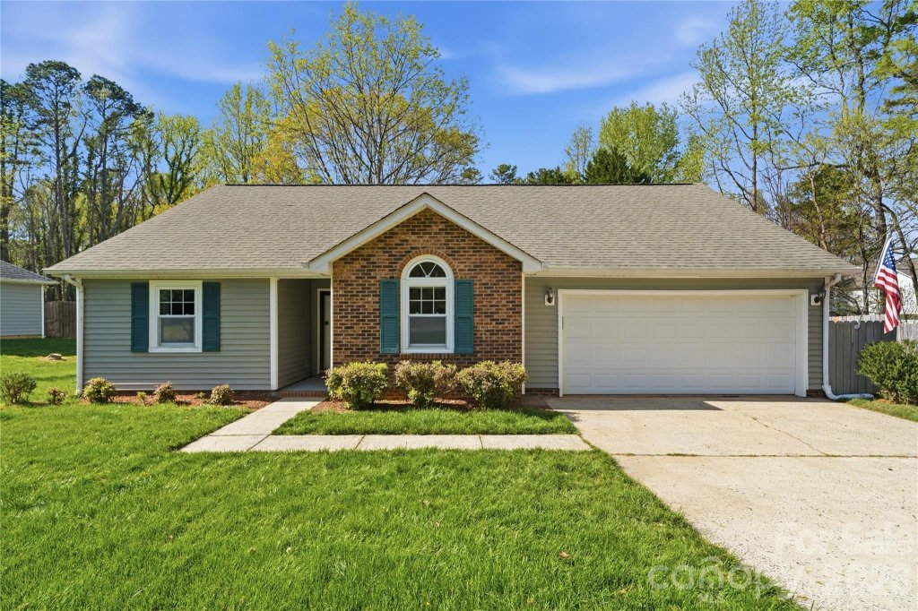 2909 Oakcroft Drive
