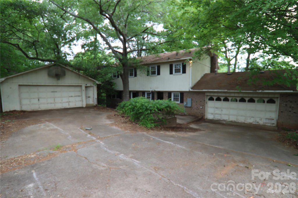 607 Willow Lane
