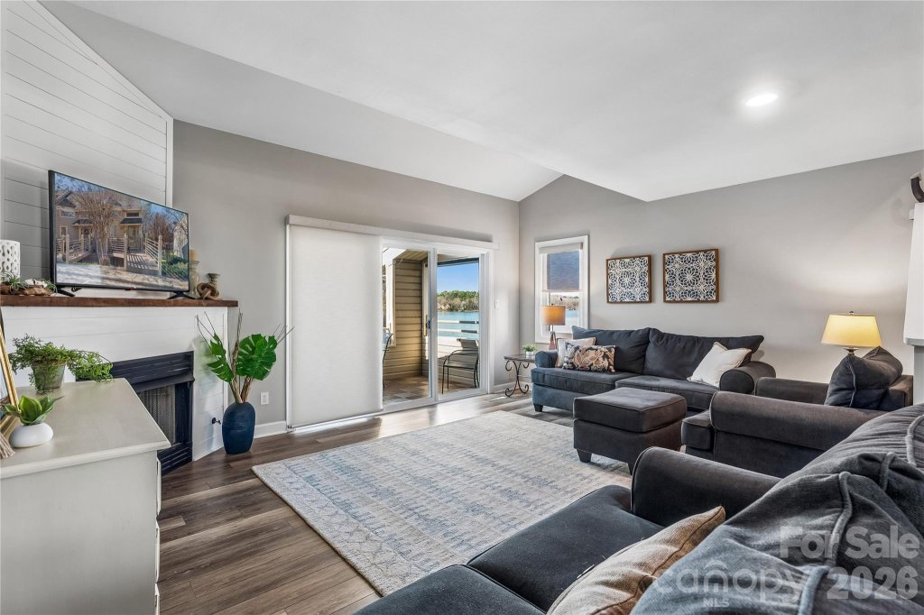 14021 Queens Harbor Road