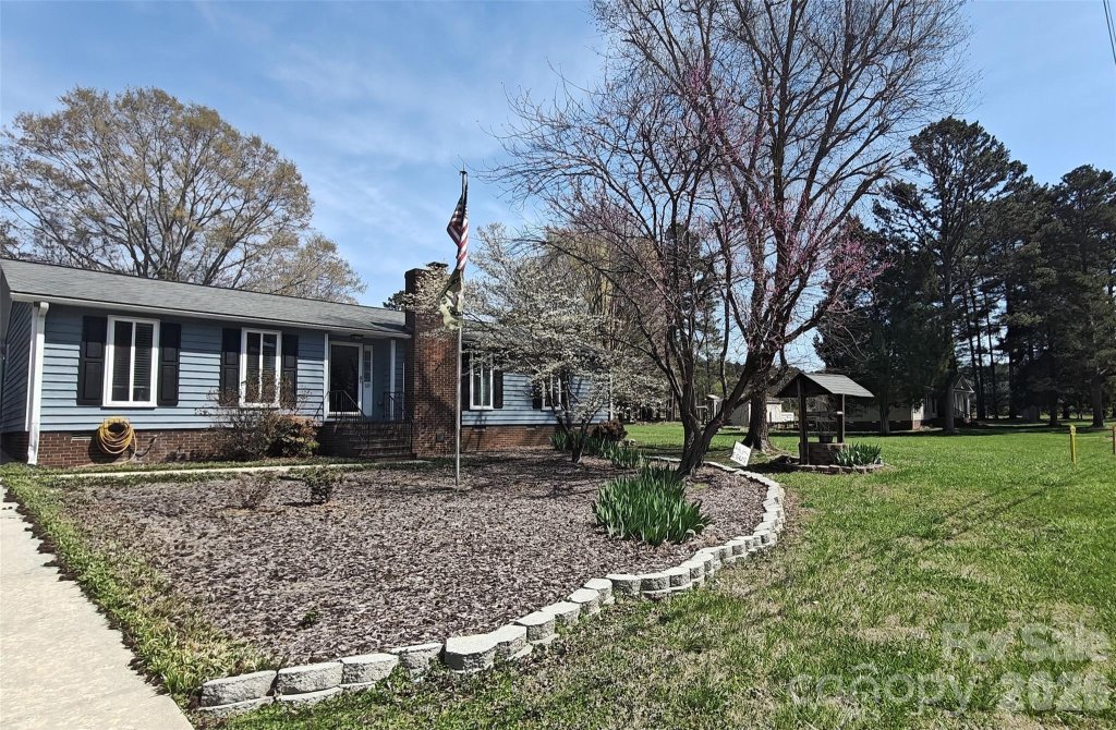 Colonial Downs, Salisbury community