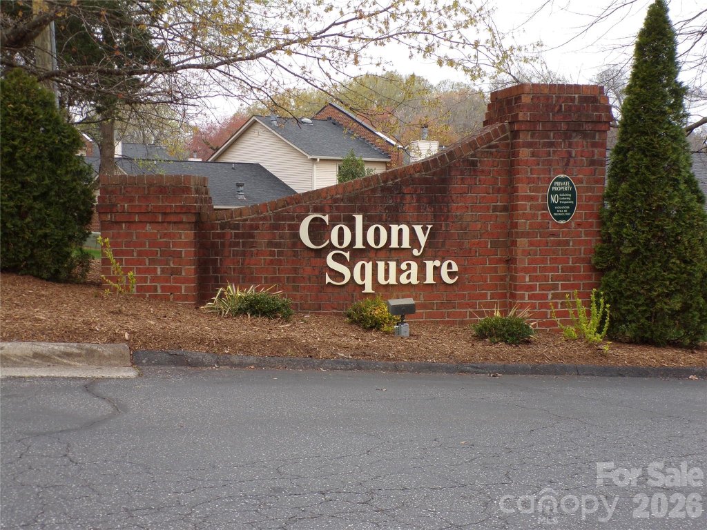 Colony Square, Hickory community