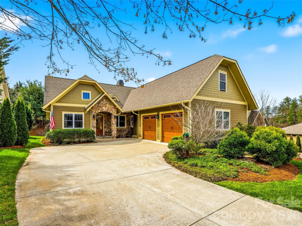 Cummings Cove, Hendersonville community