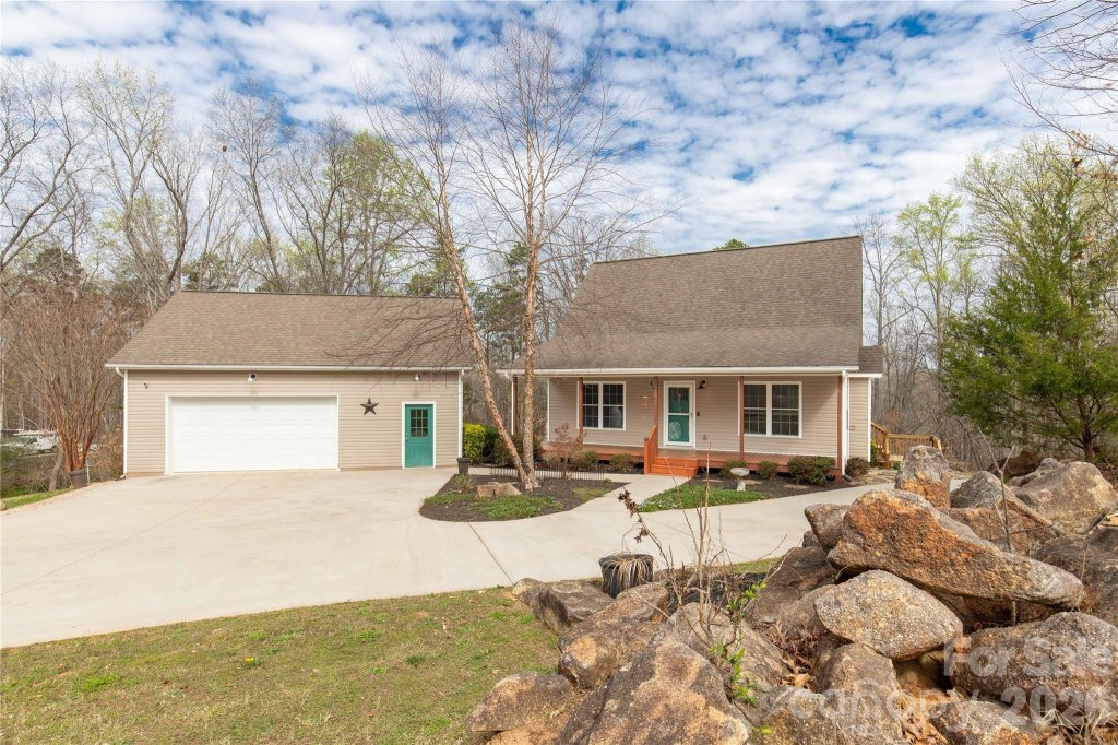 Jeff Davis, Clover community