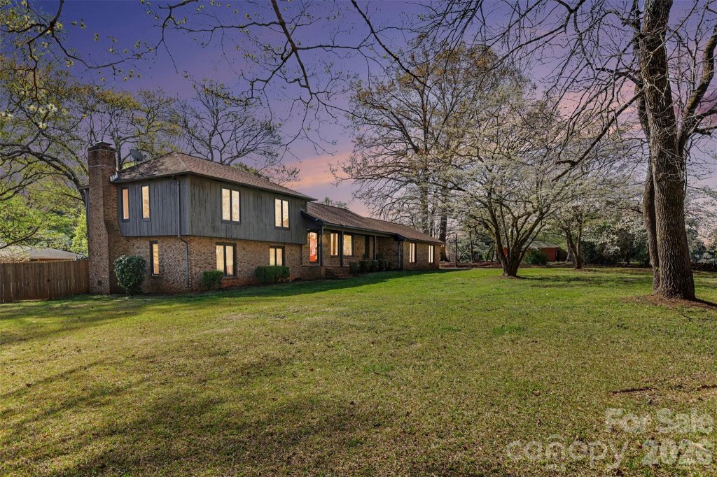 1226 Twin Lakes Road