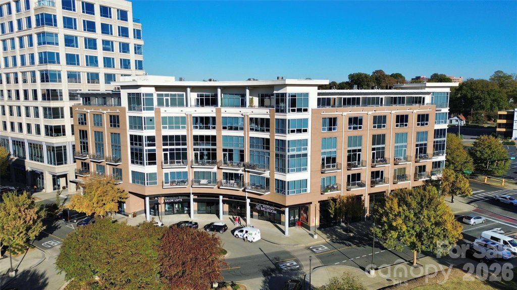 Metropolitan, Charlotte community