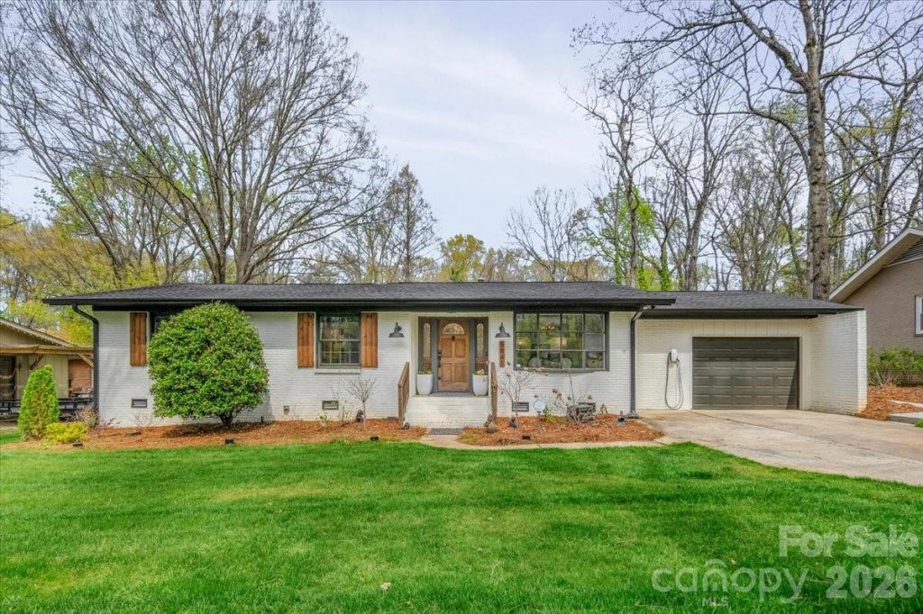 McClintock Woods, Charlotte community