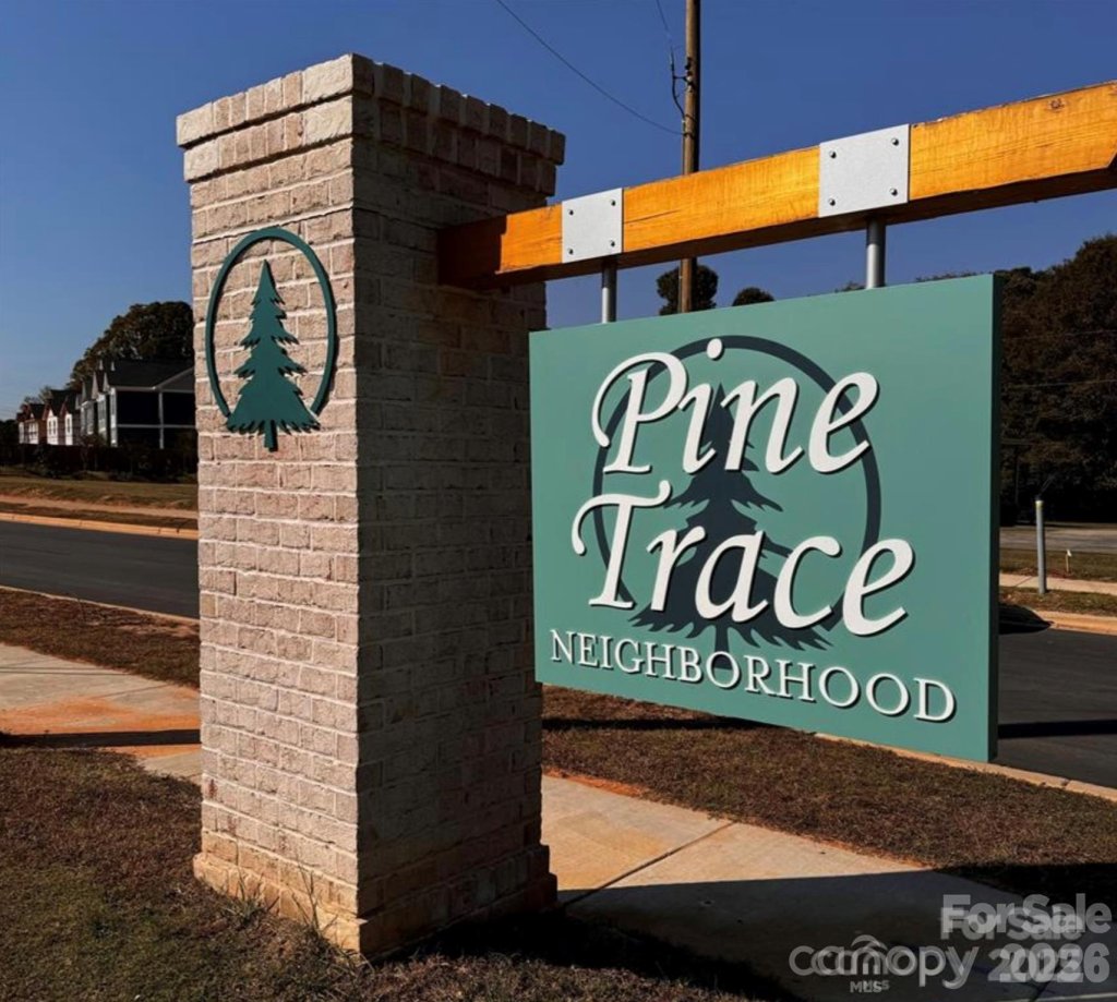 Pine Trace, Gastonia community