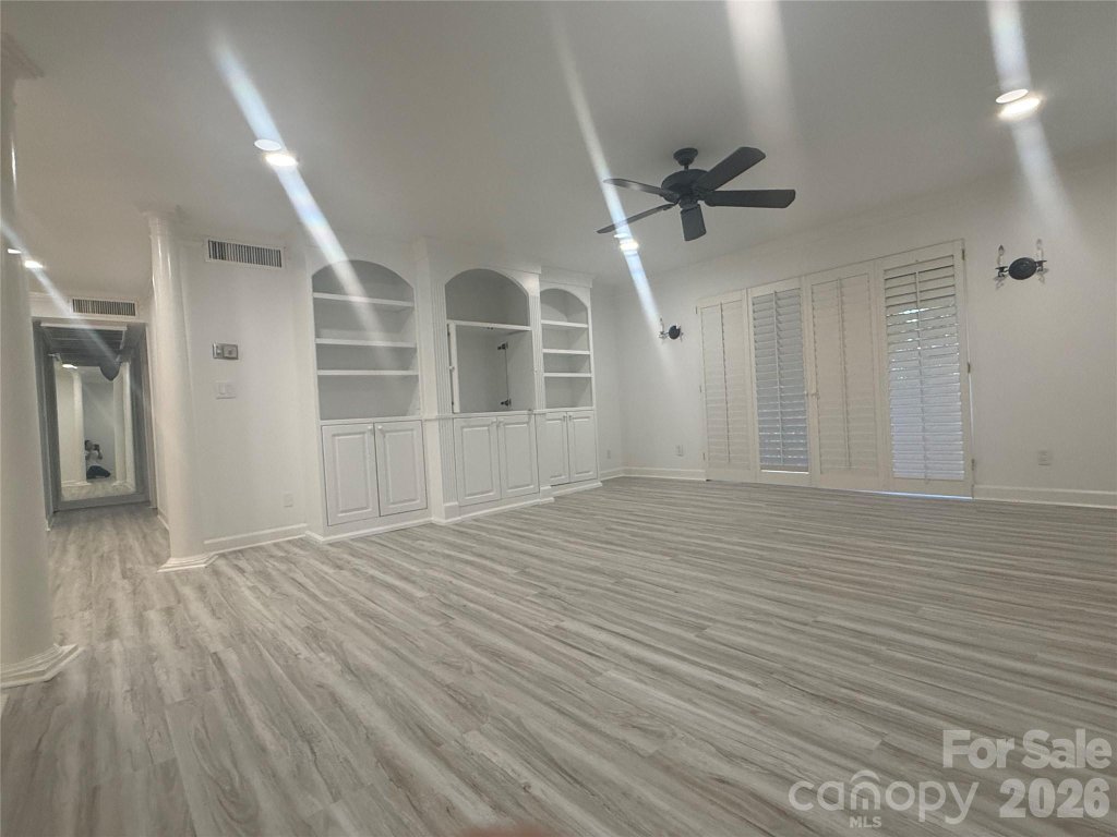1323 Queens Road